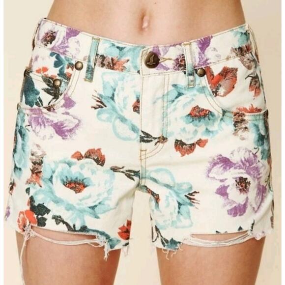 FREE PEOPLE Boho Floral Lightweight Distressed Denim Cut Offs Shorts Size 29 - Picture 2 of 10